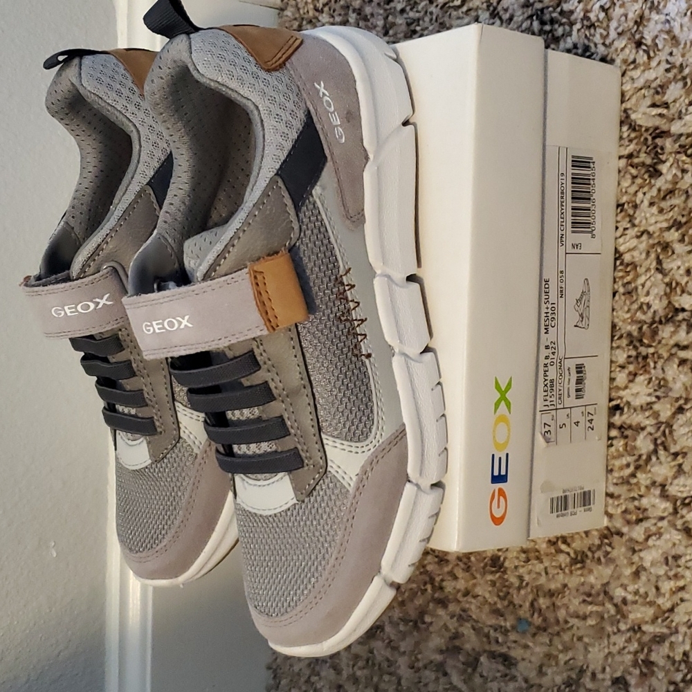 Kids Geox Grey Velcro sneaker size 5/37